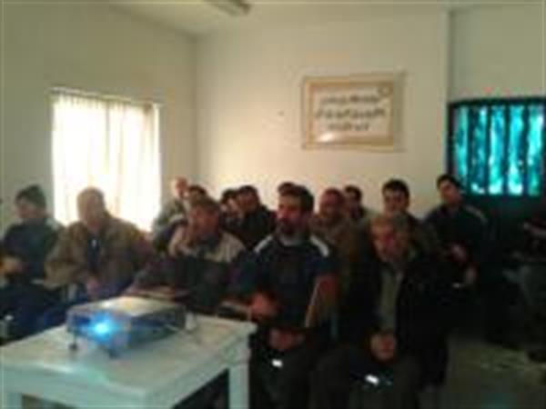 برگزاری جلسه اموزشی بسیج ملی تغذیه در کارخانه قند اسلاآباد غرب مورخه 2/10/1394