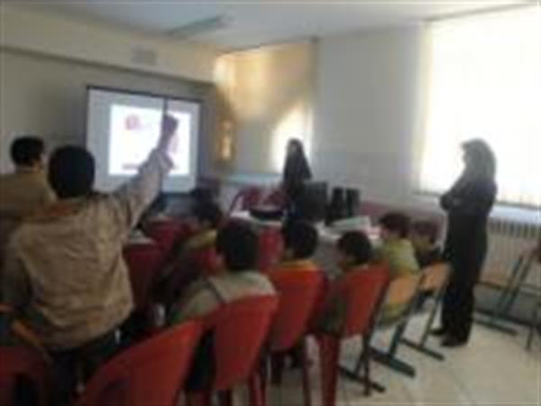 برگزاری جلسه آموزشی کمک های اولیه ویژه دانش آموزان بهداشت یار دبستان پسرانه خلیج فارس (27/10/90)