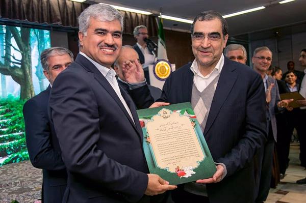 وزیر بهداشت، درمان و آموزش پزشکی از دکتر محمودرضا مرادی تقدیر کرد
