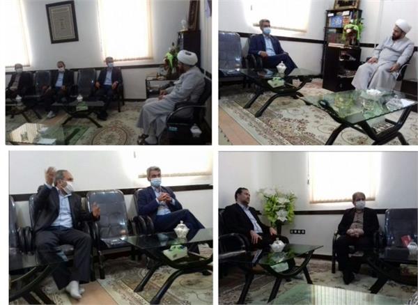 دیدار رئیس شبکه بهداشت و درمان  و کادر درمان بیمارستان امام خمینی(ره) شهرستان با امام جمعه در خصوص کنترل بیماری کرونا