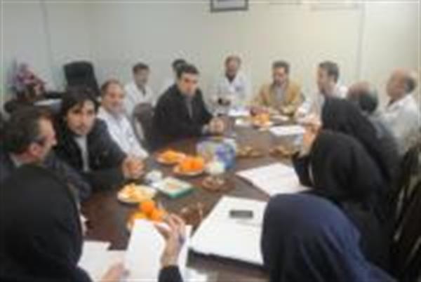 جلسه ماهیانه در بیمارستان امام خمینی جهت حل مشکلات با حضور ریاست محترم بیمارستان و مسئولین بخش های مختلف