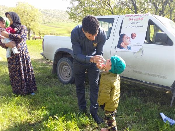 واکسیناسیون تکمیلی نوبت اول فلج اطفال در مناطق عشایری شهرستان اسلام آباد غرب