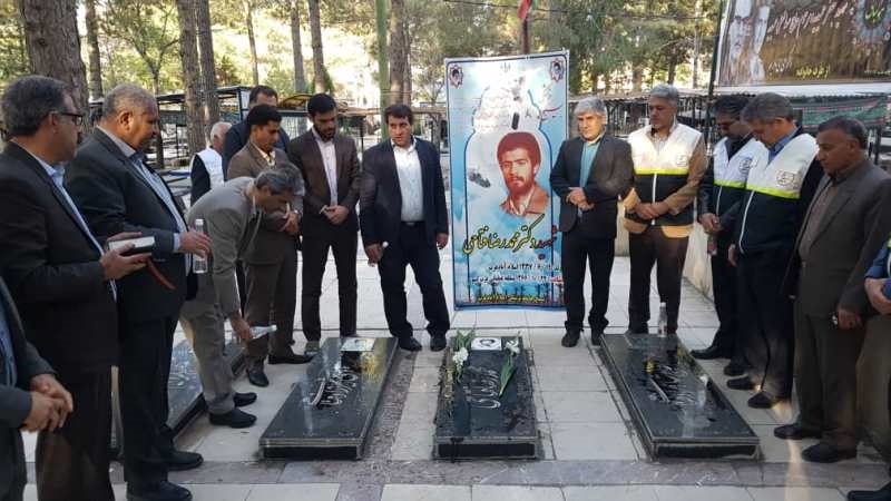 غبارروبی مزار شهدائ 2